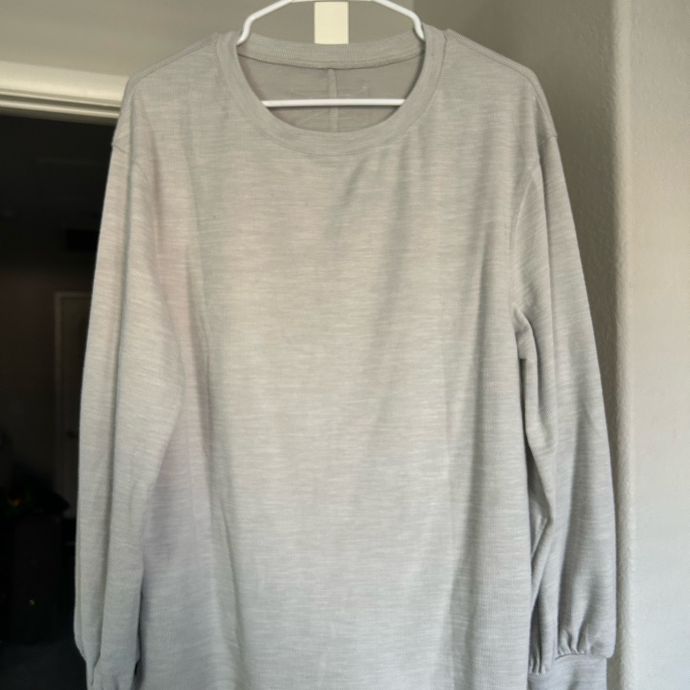 Gray Long Sleeve Blouse with Crew Neck